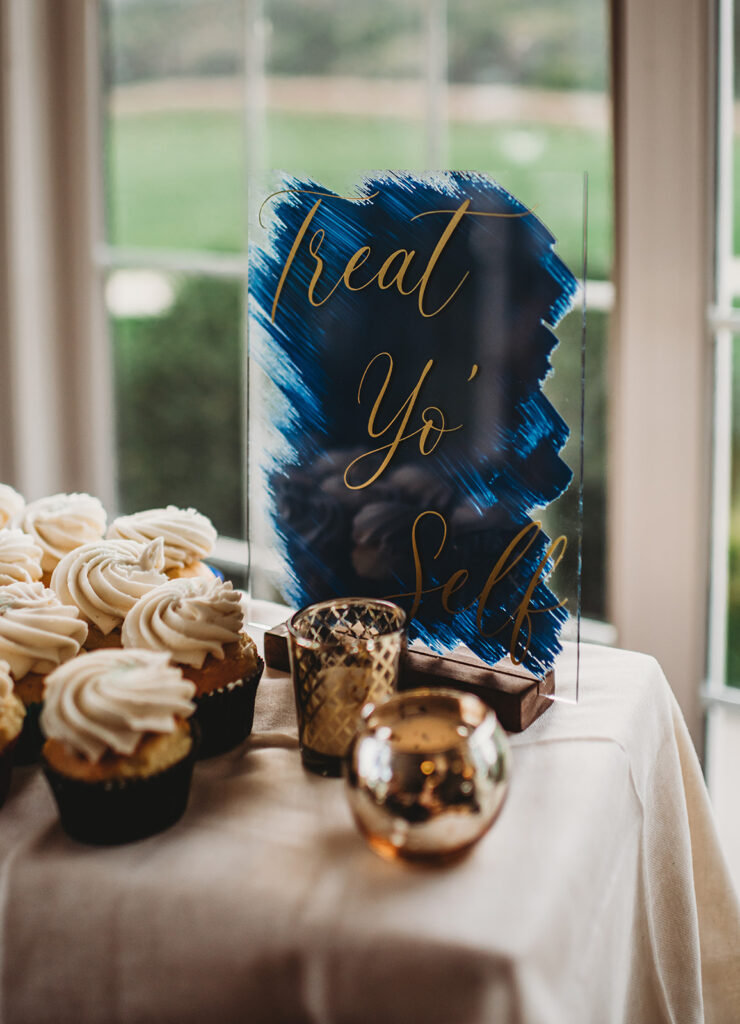 Baltimore wedding photographers capture close up of table sign at Springfield Manor wedding