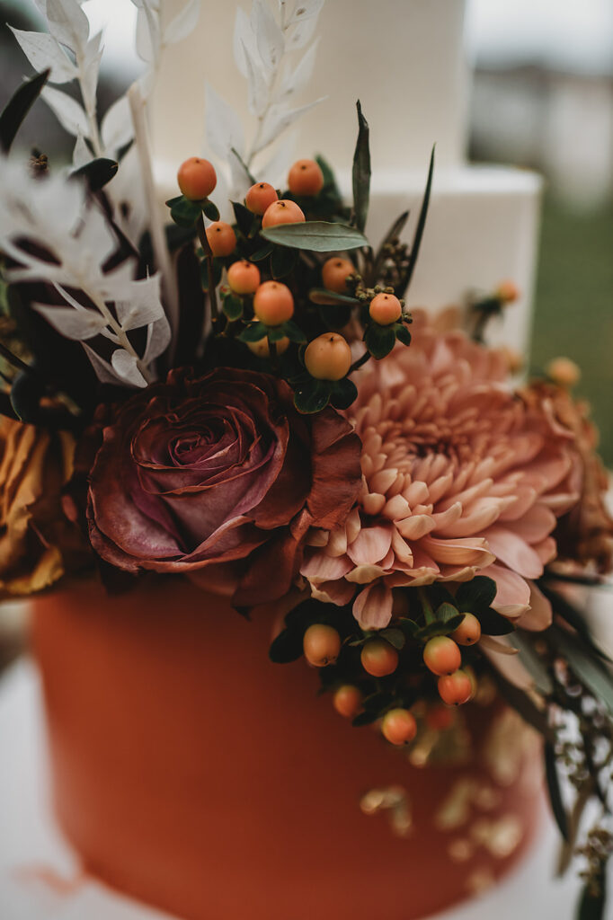 Maryland wedding photographer captures wedding cake with flowers