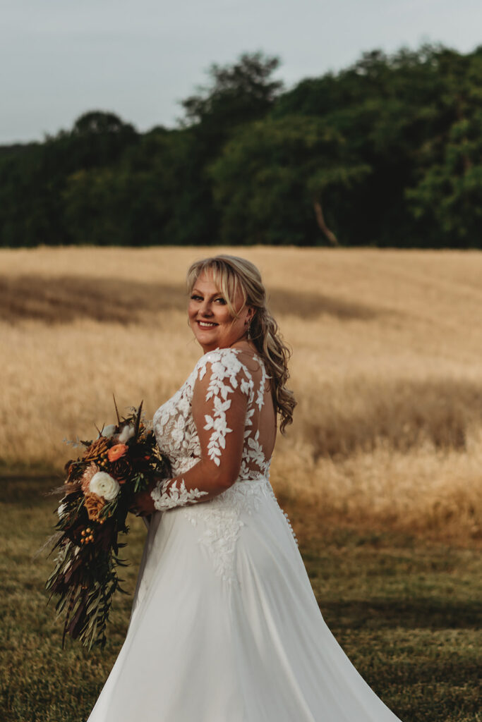 Maryland wedding photographer captures bride holding bouquet