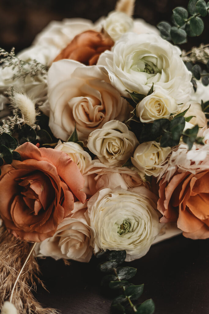 Maryland wedding photographer captures bridal bouquet 