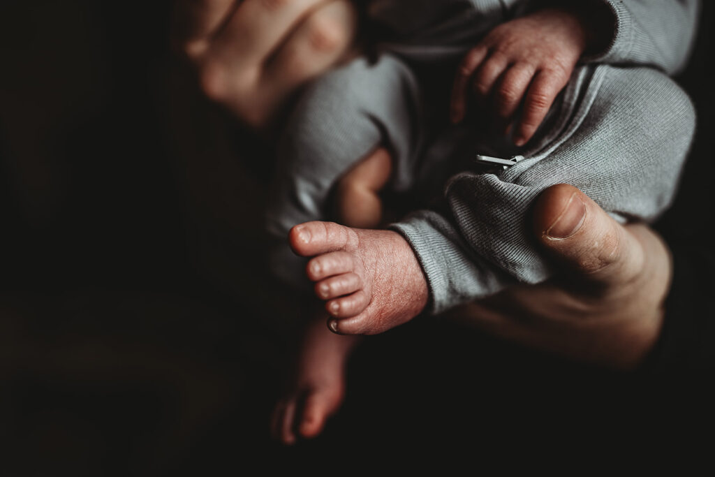 Baltimore photographers capture newborn toes and details