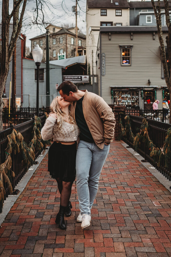 Baltimore photographer captures man kissing woman while walking 